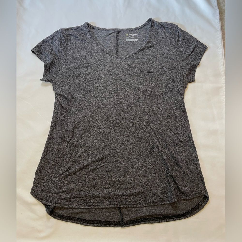 Tek Gear size medium dark gray v-neck t-shirt